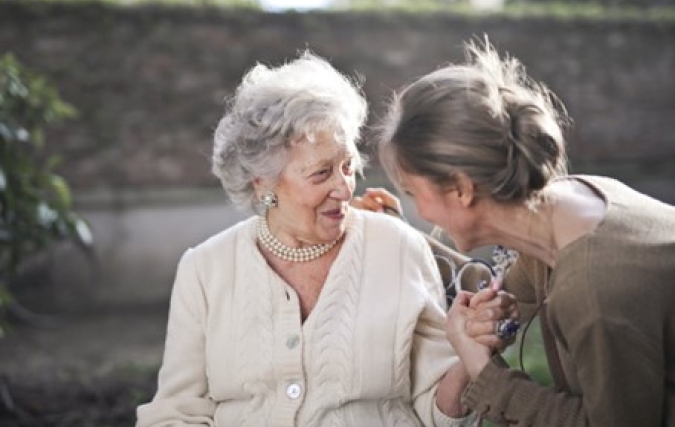 Je wordt oma of opa: dit zijn 10 leuke cadeautips voor je dochter of zoon!