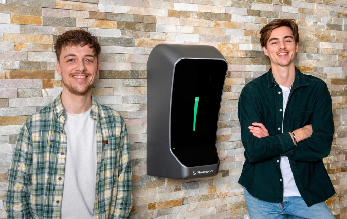 Ondernemende broers onthullen eerste Nederlandse AI-thuisbatterij