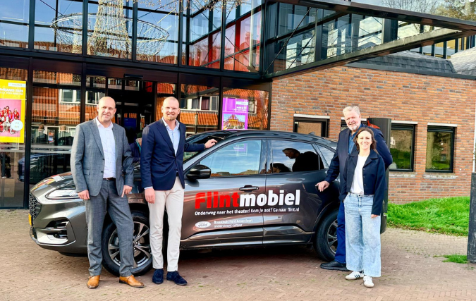 Twee nieuwe Flintmobielen brengen bezoekers in stijl naar het theater 