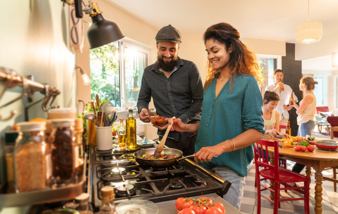 Voedingsdeskundige deelt tips om comfortabel te blijven eten tijdens de feestdagen