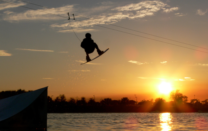 Ontdek de wereld van wakeboarden: jouw sleutel tot ongelimiteerd waterplezier